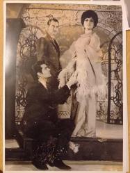 TÜRKAN ŞORAY'IN BÜYÜK BOY TIPKI BASIM FOTOĞRAFI - 29 x 20 cm EBADINDA - BİR FİLM SAHNESİNDE, MURAT SOYDAN ve MUZAFFER TEMA İLE