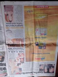 Hürriyet Gazetesi - 1 Aralık 2001 - Hükümet İle TOBB Reel Sektöre Destek Paketi Konusunda Anlaştı - 30 Kasım Kararları - Salkım Hanımın Taneleri Filminin Senaristi Etyen Mahçupyan - Yahudi Cemaati Sinagogda Çekim İzni Vermeyince Filmdeki Yahudileri Ermeni Yaptık - Taliban Lideri Molla Ömer Öldürülen Batılı Gazeteci Başına 50 Bin Dolar Ödül Koydu - Bir Beatles Daha Gitti - Başbakan Bülent Ecevit Anıtkabir'de Hazır Metni İmzaladı