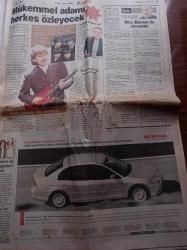 Hürriyet Gazetesi - 1 Aralık 2001 - Hükümet İle TOBB Reel Sektöre Destek Paketi Konusunda Anlaştı - 30 Kasım Kararları - Salkım Hanımın Taneleri Filminin Senaristi Etyen Mahçupyan - Yahudi Cemaati Sinagogda Çekim İzni Vermeyince Filmdeki Yahudileri Ermeni Yaptık - Taliban Lideri Molla Ömer Öldürülen Batılı Gazeteci Başına 50 Bin Dolar Ödül Koydu - Bir Beatles Daha Gitti - Başbakan Bülent Ecevit Anıtkabir'de Hazır Metni İmzaladı