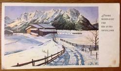 HEDİYE KARTPOSTALI, ÇİFTLİK YOLU, KENARDA ÇİTLER, KÖY EVİ VE KARLA KAPLI DAĞ, HARİKA BİR KIŞ MANZARASI ÇİZİMİ, ARKASI YAZILMAMIŞ, RENKLİ, 16 X 9 CM EBADINDA - 1940'LAR, 1950'LER, 1960'LAR, 1970'LER 1980'LER