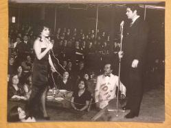 TÜRKAN ŞORAY'IN BÜYÜK BOY TIPKI BASIM FOTOĞRAFI - 23 x 17 cm EBADINDA - MURAT SOYDAN İLE BİR FİLM SAHNESİNDE