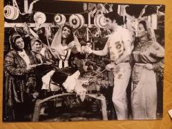 TÜRKAN ŞORAY'IN BÜYÜK BOY TIPKI BASIM FOTOĞRAFI - 24 x 18 cm EBADINDA - MURAT SOYDAN İLE BİR FİLM SAHNESİNDE