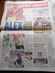 Milliyet Gazetesi - 4 Ocak 2004- Popstar Biter Armağan Çağlayan Ekranlara Veda Eder - Ali Babacan Mutlu Son 28 Yılın En Düşük Enflasyonu - Vicdan Mafyası - Kiralık Katil Atanur Çevikkol'un İtirafları - Mısır Uçağı Denize Çakıldı 148 Ölü - İrtica Faaliyetleri Sebebiyle Basılan Menzil Dergahına İftar Yemeğine Katılan Hüsrev Kutlu - Doğum Gününün Gizli Dili - Ünlülerin Doğum Tarihi Karakter Analizi