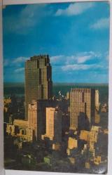 ŞEHİR KARTPOSTALI-ABD/NEW YORK ROCKFELLER CENTER BİNASI GÖRÜNTÜSÜ,ARKASINA YAZILMAMIŞ,RENKLİ, 10 X 14 CM EBADINDA - 1950'LER, 1960'LAR, 1970'LER, 1980'LER