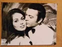 TÜRKAN ŞORAY'IN TIPKI BASIM FOTOĞRAFI - 20 x 15 cm EBADINDA - FOTOĞRAF KAĞIDINA BASKI, KARTAL TİBET İLE BİR FİLM SAHNESİNDE