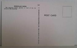 ŞEHİR KARTPOSTALI-ABD/NEW YORK ROCKEFELLER CENTER VE ÇİÇEKLİ BAHÇESİ GÜNDÜZ,ARKASINA YAZILMAMIŞ,RENKLİ, 10 X 14 CM EBADINDA - 1950'LER, 1960'LAR, 1970'LER, 1980'LER