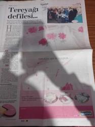 Milliyet Popüler Kültür Gazetesi - 25 Eylül 2003 - Emniyet Mafya Magazinin Yolları Aynı İsimde Kesişti Hüseyin Kocadağ - Susurluk Kazasında Arabayı Kullanan Polis Şefi Hüseyin Kocadağ Bir Tek Fenerbahçe'ye İhanet Etmedi - Yılmaz Erdoğan Vizontele 2 Filminde 12 Eylül'ü Anlatıyor - Deniz  Akkaya - Tuba Ünsal - Davut Güloğlu - Dinsel Azizeler Cinsel Fahişelere Dönüştü