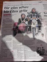 Milliyet Popüler Kültür Gazetesi - 25 Eylül 2003 - Emniyet Mafya Magazinin Yolları Aynı İsimde Kesişti Hüseyin Kocadağ - Susurluk Kazasında Arabayı Kullanan Polis Şefi Hüseyin Kocadağ Bir Tek Fenerbahçe'ye İhanet Etmedi - Yılmaz Erdoğan Vizontele 2 Filminde 12 Eylül'ü Anlatıyor - Deniz  Akkaya - Tuba Ünsal - Davut Güloğlu - Dinsel Azizeler Cinsel Fahişelere Dönüştü