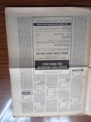 Milliyet Üniversite Gazetesi  60'lı Yıllar - Üniversite Giriş Sınavı Sonuçları Dün Açıklandı - Ankara Üniversitesine Girenler - Dil Tarih Coğrafya - Memleketimizin İlk Özel Yüksek Öğretim Muessesi İktisadi Ve Ticari İlimler Yüksek Okulu - İstanbul Kimya Mühendisliği Özel Yüksek Okulu - İlahiyat - Tıp - Ziraat- 3 Vitaminli Arı Mama - Falih Rıfkı Atay Pazar Konuşmaları - Dünya Gençliğinin Sesi Müzik Sevenlerin Neşesi 1966 Sahibinin Sesi Plaklarında