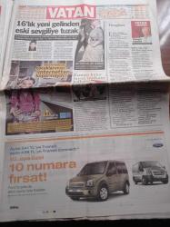 Vatan Gazetesi - 25 Ekim 2009 - Domuz Gribinde İlk Ölüm Ankara'da - Eren Talu Defne Samyeli Sadakatsiz Elimde Kanıtlar Var - Recep Tayyip Erdoğan Habur'da Yaşanan Tablodan Sonra Dağdan İnişe Fren Yaptı - Kadıköy'deki Fenerbahçe Galatasaray Maçı Öncesi Son Tahminler - İrtica Belgesinin Islak İmzalı Orijinalinin Ortaya Çıktığı İddiası Gündemi Sarstı
