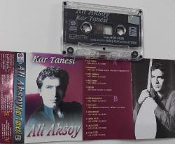 ALİ AKSOY'UN KASETİ KAR TANESİ İSİMLİ NOSTALJİ ORİJİNAL FOTOĞRAFLARI İLE MUHTEŞEM NADİRDİR