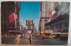 ŞEHİR KARTPOSTALI-ABD/NEW YORK TIMES MEYDANI GÖRÜNTÜSÜ,ARKASINA YAZILMIŞ,RENKLİ, 10 X 14 CM EBADINDA - 1950'LER, 1960'LAR, 1970'LER, 1980'LER