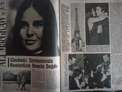 Ses Dergisi - 22 Mayıs 1971 - Sayı:21 - Türkan Şoray -Yılmaz Güney - Münevver Yılmazcan - Hülya Göçmenoğlu - Bahar Erdeniz - Vasfi Rıza Zobu - Asuman Tuğberk - Aydan Adan - Halit Kıvanç - Haldun Taner - Nur Alpan - Semra Karaca - Ceyda Karahan - Tuna Kargılı - Gül Dinçer - Nur Alpan - Verda Erman - Ali MacGraw - Ryan O'Neal - Hülya Darcan - Tanju Korel - Ömer Şerif - Catherine Deneuve - Juliette Greco - Zeki Müren - Yalçın Say - Salih Dizer - Dean Martin - Erol Büyükburç - Oksal Pekmezoğlu - Arzu Okay - Uğur Güçlü - Şule Özgür - Nigar Uluerer - Fatoş Güney - Mick Jagger - Natalie Delon - Roger Vadim - Barış Manço - Fuat Güner - Aziz Ahmet - Elvis Presley - Lux Sabun Reklamı - Omo Deterjan Reklamı - Orhon Arıburnu - James Cagney - Dorothy Lamour - Ali Taygun - Meral Taygun - Fatma Karanfil Posteri - Tam Takım Dergi