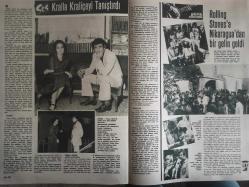 Ses Dergisi - 22 Mayıs 1971 - Sayı:21 - Türkan Şoray -Yılmaz Güney - Münevver Yılmazcan - Hülya Göçmenoğlu - Bahar Erdeniz - Vasfi Rıza Zobu - Asuman Tuğberk - Aydan Adan - Halit Kıvanç - Haldun Taner - Nur Alpan - Semra Karaca - Ceyda Karahan - Tuna Kargılı - Gül Dinçer - Nur Alpan - Verda Erman - Ali MacGraw - Ryan O'Neal - Hülya Darcan - Tanju Korel - Ömer Şerif - Catherine Deneuve - Juliette Greco - Zeki Müren - Yalçın Say - Salih Dizer - Dean Martin - Erol Büyükburç - Oksal Pekmezoğlu - Arzu Okay - Uğur Güçlü - Şule Özgür - Nigar Uluerer - Fatoş Güney - Mick Jagger - Natalie Delon - Roger Vadim - Barış Manço - Fuat Güner - Aziz Ahmet - Elvis Presley - Lux Sabun Reklamı - Omo Deterjan Reklamı - Orhon Arıburnu - James Cagney - Dorothy Lamour - Ali Taygun - Meral Taygun - Fatma Karanfil Posteri - Tam Takım Dergi