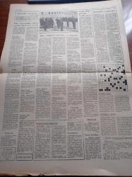 Yeni Ortam Gazetesi - 15 Eylül 1972 - Kemal Bisalman - Oya Baydar - Yaşar Kemal Denizler Kurudu Yazı Dizisi - Aziz Nesin - Selim İleri Senarist Oldu - Bekir Yıldız - Kerim Korcan - Erkan Yücel - Gülriz Sururi Evet Evet Oyununda  - Ceyhun Atuf Kansu - Süleyman Demirel Türkiye Diktatör İhtiyacı İçinde Değildir - Turhan Feyzioğlu Ferit Melen'i Övdü - Profesör Mümtaz Sosyal Duruşmadan Vareste Tutuldu - Vietnam - Nixon - Henry Kissinger - Kırım Türkleri Yurtlarına Dönmek İçin BM'e Başvurdu