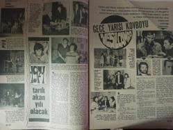 Ses Haftalık Aktüalite Sinema Tiyatro Müzik ve Gençlik Mecmuası Dergisi - 10 Nisan 1971 - Sayı:15 - Zeynep Değirmencioğlu - Hülya Koçyiğit - Selim Soydan - Tanju Korel - Hülya Darcan - Ediz Hun - Sevda Ferdağ - Ava Gardner - Hope Lange - Mia Farrow - Dean Martin - Barbra Streisand - Orson Welles - Maurice Chevalier - Sammy Davis - Shirley Maclaine - Bing Crosby - Muzaffer Tema - Carol Comsoul - Mine Mutlu - Yıldıray Çınar - Neil Simon - Dorothy Fields - Tarık Akan - Yalçın Say - Bilge Olgaç - Murat Soydan -Yılmaz Duru - Feri Cansel - Cihangir Gaffari - Güngör Sayarı - Arman Talay - Çetin Çeki - Jacqueline Bisset - Julie Ege - Vefa Saç Kremi Reklamı - Eva Aulin - Alan Bates - Johanna Shimus - Edy Williams - Romina Power - Tom Courtenay - Jim Brown - Hülya Koçyiğit - Selim Soydan - Sezai Solelli - Gülriz Sururi - Engin Cezzar - Cutex Ruh Reklamı - Philips Çamaşır Makinesi Reklamı - Erol Büyükburç - Patty Pravo - Sidney Politier - Zeki Özturanlı - Tuborg Bira Reklamı - Tam Takım Dergi