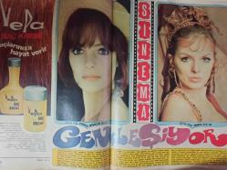 Ses Haftalık Aktüalite Sinema Tiyatro Müzik ve Gençlik Mecmuası Dergisi - 10 Nisan 1971 - Sayı:15 - Zeynep Değirmencioğlu - Hülya Koçyiğit - Selim Soydan - Tanju Korel - Hülya Darcan - Ediz Hun - Sevda Ferdağ - Ava Gardner - Hope Lange - Mia Farrow - Dean Martin - Barbra Streisand - Orson Welles - Maurice Chevalier - Sammy Davis - Shirley Maclaine - Bing Crosby - Muzaffer Tema - Carol Comsoul - Mine Mutlu - Yıldıray Çınar - Neil Simon - Dorothy Fields - Tarık Akan - Yalçın Say - Bilge Olgaç - Murat Soydan -Yılmaz Duru - Feri Cansel - Cihangir Gaffari - Güngör Sayarı - Arman Talay - Çetin Çeki - Jacqueline Bisset - Julie Ege - Vefa Saç Kremi Reklamı - Eva Aulin - Alan Bates - Johanna Shimus - Edy Williams - Romina Power - Tom Courtenay - Jim Brown - Hülya Koçyiğit - Selim Soydan - Sezai Solelli - Gülriz Sururi - Engin Cezzar - Cutex Ruh Reklamı - Philips Çamaşır Makinesi Reklamı - Erol Büyükburç - Patty Pravo - Sidney Politier - Zeki Özturanlı - Tuborg Bira Reklamı - Tam Takım Dergi