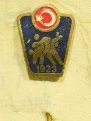 R59-- TÜRKİYE GÜREŞ FEDERASYONU ESKİ İĞNELİ ROZET