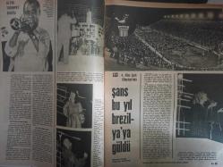 Ses Haftalık Aktüalite Sinema Tiyatro Müzik ve Gençlik Mecmuası Dergisi - 17 Temmuz 1971 - Sayı:29 - Tarık Akan - Louis Armstrong - Marcos Valle - Paula Sergio Valle - Yılmaz Köksal - Suphi Özkaya - Adnan Mersinli - Kaya Erener - Natuk Beytan - İsak Benardete - Tarık Akan - Melek Görgün - Münir Özkul - Patty  Duke - Lucille Ball - Ajda Pekkan - Ayla Algan - Zeki Alpan - Filiz Vural - Deniz Arıkut - Cüneyt Arkın - Nisa Serezli - Tolga Aşkıner - Cyrano de Bergerac- Yıldırım Gürses - Vahi Öz - Richard Burton - Peter Ustinov - Arı Fiesta Gofret Reklamı - Omo Deterjan Reklamı - Cahit Oben - Füsun Önal - Nevin Aypar - Neşe Yulaç - Donna Reed - Steve McQueen fotoğraf ve haberi - Tam Takım Dergi