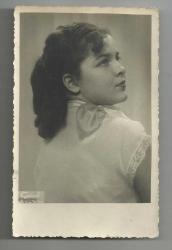 GÖRÇEK FOTOĞRAF STÜDYOSU / DANTEL KOLLU ELBİSELİ GENÇ KIZ FOTOĞRAFI...