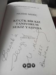 İmzalı Küçük Bir Kız Tanıyorum 8 Yaşında