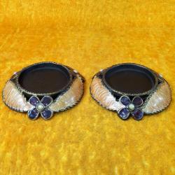 VINTAGE EL YAPIMI MİNELİ ÇİÇEKLER DEKORLU BİR ÇİFT PİRİNÇ  MUMLUK