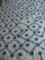 ETAMİN ÜZERİNE  KANAVİÇE  İŞLEMELİ - TEK KİŞİLİK YATAK ÖRTÜSÜ - 131X180 CM