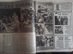 Ses Haftalık Aktüalite Sinema Tiyatro Müzik ve Gençlik Mecmuası Dergisi - 12 Mayıs 1973 - Sayı:20 - Hülya Koçyiğit - İsmail Dümbüllü - Türkan Şoray - Tarık Akan - Serdar Gökhan - Hale Soygazi - Meral Zeren - Fatma Belgen - Zeki Müren - Nesrin Sipahi - Gönül Yazar - Orhan Gencebay - Barış Manço - Rıza Silahlıpoda - Sevim Tuna - Murat Soydan - Selma Güneri - Fikret Hakan - Sadri Alışık - Sevda Ferdağ - Nebahat Çehre - Ekrem Bora - Fatma Girik - OMO Deterjan Reklamı - Seyyal Taner - Sırrı Elitaş - Serdar Gökhan - Yıldırım Gencer - Hüseyin Zan - Seyyal Taner - Ali Yaver - Bora Ayanoğlu - Kerem Yılmazer- Pe Re Ja Klavye Reklamı - Leslie Caron - Michael Laughlin - Murat Soydan - Siemens Ev Süpürgesi Reklamı - Hülya Koçyiğit - Selim Soydan - Gülşah - Barbra Streisand - Mary Pickford - John Osborne - Semih Sergen - Arsen Göze - Aziz Nesin - Ali Poyrazoğlu - Murat 124 Araba Reklamı - Tam Takım Dergi