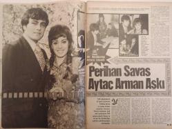 Ses Haftalık Aktüalite Sinema Tiyatro Müzik ve Gençlik Mecmuası Dergisi - 4 Mayıs 1974 - Sayı:19 - Tarık Akan - Aytaç Arman - Perihan Savaş - Hülya Koçyiğit - Tanju Korel - Abdurrahman Keskiner - Nalan Peter - Hülya Darcan - Nebahat Çehre - Emel Sayın - İzzet Günay - Jacqueline Boyer - Münir Özkul - Sadri Alışık - Metin Akpınar - Feridun Karakaya - Zeki Alasya - Marlon Brando - James Cagney - Frank Sinatra - Steve Mc Queen - Rex Harrison - Prenses Alexandra - Ann Margaret - Fatma Girik - Tarık Akan - Alice Cooper - Şerif Yüzbaşıoğlu - Şükrü Birant - The Beatles - Mazhar Fuat - Paul Mc Cartney - Orkid Ped Reklamı - Yapı ve Kredi Bankası Reklamı - Vala Önengüt - Gönül Ülkü - Selim Naşit Özcan - Gazanfer Özcan - Murat 124 Araba Reklamı - Tam Takım Dergi