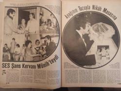 Ses Haftalık Aktüalite Sinema Tiyatro Müzik ve Gençlik Mecmuası Dergisi - 4 Mayıs 1974 - Sayı:19 - Tarık Akan - Aytaç Arman - Perihan Savaş - Hülya Koçyiğit - Tanju Korel - Abdurrahman Keskiner - Nalan Peter - Hülya Darcan - Nebahat Çehre - Emel Sayın - İzzet Günay - Jacqueline Boyer - Münir Özkul - Sadri Alışık - Metin Akpınar - Feridun Karakaya - Zeki Alasya - Marlon Brando - James Cagney - Frank Sinatra - Steve Mc Queen - Rex Harrison - Prenses Alexandra - Ann Margaret - Fatma Girik - Tarık Akan - Alice Cooper - Şerif Yüzbaşıoğlu - Şükrü Birant - The Beatles - Mazhar Fuat - Paul Mc Cartney - Orkid Ped Reklamı - Yapı ve Kredi Bankası Reklamı - Vala Önengüt - Gönül Ülkü - Selim Naşit Özcan - Gazanfer Özcan - Murat 124 Araba Reklamı - Tam Takım Dergi