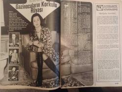 Ses Haftalık Aktüalite Sinema Tiyatro Müzik ve Gençlik Mecmuası Dergisi - 4 Mayıs 1974 - Sayı:19 - Tarık Akan - Aytaç Arman - Perihan Savaş - Hülya Koçyiğit - Tanju Korel - Abdurrahman Keskiner - Nalan Peter - Hülya Darcan - Nebahat Çehre - Emel Sayın - İzzet Günay - Jacqueline Boyer - Münir Özkul - Sadri Alışık - Metin Akpınar - Feridun Karakaya - Zeki Alasya - Marlon Brando - James Cagney - Frank Sinatra - Steve Mc Queen - Rex Harrison - Prenses Alexandra - Ann Margaret - Fatma Girik - Tarık Akan - Alice Cooper - Şerif Yüzbaşıoğlu - Şükrü Birant - The Beatles - Mazhar Fuat - Paul Mc Cartney - Orkid Ped Reklamı - Yapı ve Kredi Bankası Reklamı - Vala Önengüt - Gönül Ülkü - Selim Naşit Özcan - Gazanfer Özcan - Murat 124 Araba Reklamı - Tam Takım Dergi