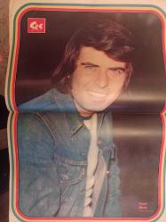 Ses Haftalık Aktüalite Sinema Tiyatro Müzik ve Gençlik Mecmuası Dergisi - 4 Mayıs 1974 - Sayı:19 - Tarık Akan - Aytaç Arman - Perihan Savaş - Hülya Koçyiğit - Tanju Korel - Abdurrahman Keskiner - Nalan Peter - Hülya Darcan - Nebahat Çehre - Emel Sayın - İzzet Günay - Jacqueline Boyer - Münir Özkul - Sadri Alışık - Metin Akpınar - Feridun Karakaya - Zeki Alasya - Marlon Brando - James Cagney - Frank Sinatra - Steve Mc Queen - Rex Harrison - Prenses Alexandra - Ann Margaret - Fatma Girik - Tarık Akan - Alice Cooper - Şerif Yüzbaşıoğlu - Şükrü Birant - The Beatles - Mazhar Fuat - Paul Mc Cartney - Orkid Ped Reklamı - Yapı ve Kredi Bankası Reklamı - Vala Önengüt - Gönül Ülkü - Selim Naşit Özcan - Gazanfer Özcan - Murat 124 Araba Reklamı - Tam Takım Dergi