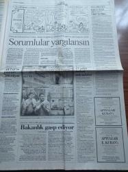 Cumhuriyet Gazetesi - 4 Nisan 2002 - Cumhurbaşkanı Ahmet Necdet Sezer Avrupa Birliği Tek Seçenek Değil - İsrail Ordusu Filistin'de İşgale Devam Ediyor - Barış Gönüllülerine Bomba - AKP'de Restleşme Henüz Parti Olamadık - Türkiye Kupası Kocaelispor'un - Tüyap 7. İzmir Kitap Fuarı - İran'la Cemil Bayık Sorunu - Hollandalı Heyet PKK İçin Kanıt Gerekli - Kuzey Irak'ta PKK Yeni Parti Kurdu