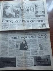 Cumhuriyet Gazetesi - 28 Mart 2003 - AKP Hükümeti Savaşı Fırsat Bildi Kadrolaşmayı Arttırdı - ABD Irak'ta Aslan Payını Bırakmıyor İngiltere Kızgın Rusya Ve Fransa Panikte - İstanbul'da 7 Bin Kişi Irak'ta Savaşa Hayır Yürüyüşü Yaptı - Deniz Gezmiş - Harun Karadeniz - Sony'nin Ürettiği Robot Konuşuyor Şarkı Söylüyor Dans Ediyor - Mediha Uçan 67 Yaşında Usta Gemici Oldu