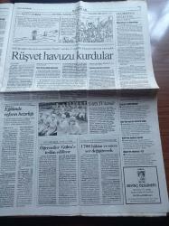 Cumhuriyet Gazetesi - 22 Mayıs 2003 - Sürgünün 139. Yılında Çerkesler Yazı Dizisi - Futbolumuzda Yabancı Kavgası - Galatasaraylı Ârif Erdem'den Centilmenlik Mesajı - 3. Uluslararası Akdeniz Karikatür Yarışması - Uludağ'da Tarikat Villaları - Neşter Operasyonu İddianamesi - Yeni Cumhuriyet Başsavcısı Nuri Ok Dokunulmazlıklar Sınırlandırılmalı - Nuri Bilge Ceylan'ın Uzak Filmi Cannes'da Ödüle Yakın - Sözde Ermeni Soykırımı - Bush Savaş İçin Halkını Kandırdı