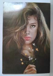Efemera - ÇİÇEK TUTAN MAVİ GÖZLÜ SARIŞIN KADIN RESMİ KARTPOSTALI,ARKASINA YAZILMIŞ,RENKLİ, 11 X 15 CM EBADINDA - kitantik - kitaLog