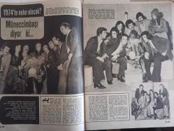 Ses Haftalık Aktüalite Sinema Tiyatro Müzik ve Gençlik Mecmuası Dergisi - 29 Aralık 1973 - Sayı: 1 - Zeki Müren - Tarık Akan - Emel Sayın - Türkan Şoray - Ajda Pekkan - Ahmet Arkan - Ferda Büyük - Yalçın Gülhan - Necla Nazır - Aytaç Arman - Tülin Örsek - Cemil Şahbaz - Cihan Gündüz - Hale Soygazi - Sevim Tuna - Ajda Pekkan - Yves Saint Laurent - Pierre Carden - Ajda Pekkan - Türkan Şoray - Cüneyt Arkın - Filiz Akın - Ayhan Işık - Fatma Girik - Tarık Akan - Emel Sayın - Zeki Müren - Ayşe Nana - Türkan Şoray Takvim Posteri - Emel Sayın - Ediz Hun - Fatma Girik - Cüneyt Arkın - Zeki Müren - Barış Manço - Yıldırım Önal - Hürrem Erman - Ertem Eğilmez - Murat Köseoğlu - Ümit Utku - Yıldız Kenter - Ayhan Işık - Kamuran Usluer - Ahmet Mekin - Hülya Koçyiğit - Liza Minelli - Serdar Gökhan - Arçelik Süpürge Reklamı - Tam Takım Dergi