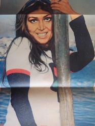 Ses Haftalık Aktüalite Sinema Tiyatro Müzik ve Gençlik Mecmuası Dergisi - 29 Aralık 1973 - Sayı: 1 - Zeki Müren - Tarık Akan - Emel Sayın - Türkan Şoray - Ajda Pekkan - Ahmet Arkan - Ferda Büyük - Yalçın Gülhan - Necla Nazır - Aytaç Arman - Tülin Örsek - Cemil Şahbaz - Cihan Gündüz - Hale Soygazi - Sevim Tuna - Ajda Pekkan - Yves Saint Laurent - Pierre Carden - Ajda Pekkan - Türkan Şoray - Cüneyt Arkın - Filiz Akın - Ayhan Işık - Fatma Girik - Tarık Akan - Emel Sayın - Zeki Müren - Ayşe Nana - Türkan Şoray Takvim Posteri - Emel Sayın - Ediz Hun - Fatma Girik - Cüneyt Arkın - Zeki Müren - Barış Manço - Yıldırım Önal - Hürrem Erman - Ertem Eğilmez - Murat Köseoğlu - Ümit Utku - Yıldız Kenter - Ayhan Işık - Kamuran Usluer - Ahmet Mekin - Hülya Koçyiğit - Liza Minelli - Serdar Gökhan - Arçelik Süpürge Reklamı - Tam Takım Dergi