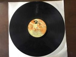 CLASSICS MOOG INDIGO - THE SOUND OF CRISS CROSS - Yabancı 33'lük Plak - KAPAK YOK, YALNIZCA PLAK - TÜRKİYE BASKI