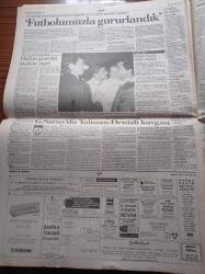 Cumhuriyet Gazetesi - 18 Ekim 1991 - Seçim Finali İstanbul'da - Refah Partisi Milletvekilleri Yüksekkaldırım'da Genelev Önünde Siyaset - Fahriye Abla - Müjde Ar - Nobel Ödüllü Udi Coase - PKK İstanbul'da Saldırdı