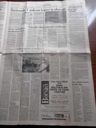 Cumhuriyet Gazetesi - 4 Ağustos 1997 - Atina'da Yapılan Dünya Şampiyonası 100 Metre Finali - Yılın En İyisi Maurce Green - Sıcakta Maç Oynatmak Cinayet - Bülent Ecevit Köktendincilerin Mali Kaynaklarının Ortaya Çıkarılacağını Açıkladı - Mir Uzay İstasyonu - 2000'lerin Komutanı Belirlendi - Vali Kutlu Aktaş Kaçak Kuran Kursları Kapatılacak - İslamcı Yazar İsmail Nacar İmam Hatipler İslama Aykırı