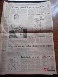 Cumhuriyet Gazetesi - 25 Nisan 1992 - Futbolumuzun Bir Numarası Rıdvan Dilmen - Basın Sepp Piontek'i Yine Kızdırdı - Cuma Namazı Sonrası Bosna Hersek İçin Gösteri - Süleyman Demirel Yollar Yürümekle Aşınmaz - İsteyen 1 Mayıs'ta Neyi Kutlamak İstiyorsa Kutlasın - 6 Mayıs Davası Sorgulanıyor - Deniz Gezmiş - Turgut Özal