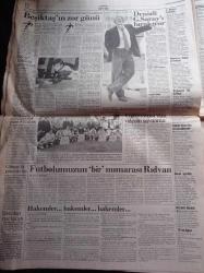 Cumhuriyet Gazetesi - 25 Nisan 1992 - Futbolumuzun Bir Numarası Rıdvan Dilmen - Basın Sepp Piontek'i Yine Kızdırdı - Cuma Namazı Sonrası Bosna Hersek İçin Gösteri - Süleyman Demirel Yollar Yürümekle Aşınmaz - İsteyen 1 Mayıs'ta Neyi Kutlamak İstiyorsa Kutlasın - 6 Mayıs Davası Sorgulanıyor - Deniz Gezmiş - Turgut Özal