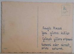 KIRMIZI GÜLLER ÜSTÜNDE DURAN MİNİK SERÇELER KARTPOSTALI,ARKASINA YAZILMIŞ,RENKLİ, 11 X 15 CM EBADINDA