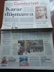 Cumhuriyet Gazetesi - 13 Ekim 2006 - Google'dan Microsoft'a Darbe -Başarılı Tenisçi İpek Şenoğlu- - Rallide Fırtına Koptu - Bol Sıfırlı Bir Müzayede - Cüce Gezegen Su Kaynağı Olabilir - Orhan Pamuk Nobeli Aldı - Ermeni Tasarısı Fransız Parlamentosu Tarafından Kabul Edildi - Mehmetçik Lübnan'a Uğurlandı