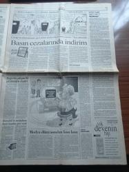 Cumhuriyet Gazetesi - 18 Temmuz 2003 - Ulkerspor - Fransa Bisiklet Turu - Tenisin Ve Dekoltenin Kraliçesi Serena Williams - Bu Kez De Alman Askerleri Kosova Barış Gücü'nde Görevli Yüzbaşı Orkun Özeller'i  Gözaltına Almak İstedi - SEKA Balıkesir'in Satışı Yeniden Sorgulanıyor - Apartmanın Altında İlk Mescit Açıldı - Recep Tayyip Erdoğan'a Sert Yanıt - Uzan Ailesine Yurtdışı Yasağı - Kürt Grupların Yeni Senaryosu