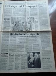 Cumhuriyet Gazetesi - 18 Temmuz 2003 - Ulkerspor - Fransa Bisiklet Turu - Tenisin Ve Dekoltenin Kraliçesi Serena Williams - Bu Kez De Alman Askerleri Kosova Barış Gücü'nde Görevli Yüzbaşı Orkun Özeller'i  Gözaltına Almak İstedi - SEKA Balıkesir'in Satışı Yeniden Sorgulanıyor - Apartmanın Altında İlk Mescit Açıldı - Recep Tayyip Erdoğan'a Sert Yanıt - Uzan Ailesine Yurtdışı Yasağı - Kürt Grupların Yeni Senaryosu