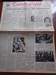 Cumhuriyet Gazetesi - 31 Ocak 1933 - Tıpkıbasım - Gazi Hz. Bugün Öğle Üstü İzmir'e Muvasalat Edecekler - Köylerimize Ne Vakit Posta Yapacağız - 1933 Türk Güzeli Kim Olacak - Hitler Başvekil Oldu Fon Papen De Muavini - Hariciye Vekili Tevfik Rüştü Bey - Bursa Güzeli Leman H. Neler Anlatıyor - Gazi Hz. Zamir Beyin İsmini Değiştirdiler - Gazi Mustafa Kemal Atatürk