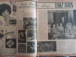 Ses Haftalık Aktüalite Sinema Tiyatro Müzik ve Gençlik Mecmuası Dergisi - 30 Kasım 1963 - Sayı:49 - Serpil Gül - Richard Burton - Elizabeth Taylor - Olcayto - Erol Dernek - Ediz Hun - Türkan Şoray - Hülya Koçyiğit - Semih Sezerli - Ediz Hun - Hülya Koçyiğit - Henry Fonda - Ulvi Uraz - Attila Tokatlı - Sohban Koloğlu - Panayot Abacı - Bilge Şen - Melih Vassaf - İlhan Engin - Yalçın Kaya - Alev Oraloğlu - Saim Alpago - Mercan Adası filmi - Hayat Kitapları reklamı fotoğraf ve haberi - Dergi Tam Değildir Sadece 12 Sayfası Mevcuttur
