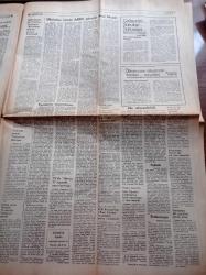 Cumhuriyet Gazetesi - 3 Aralık 1982 - Galatasaray Lisesi'nin 501. Kuruluş Yıldönümü Kutlandı - Ali Sami Yen Stadı - Kaçakçı Cenneti Bulgaristan Yazı Dizisi - Uğur Mumcu - Ülkücüler İçinde ABD'li Görevli Ruzi Nazar - Oral Çelik Malatya'da Bir Öğretmeni Öldürdüğü Gün Mehmet Ali Ağca Oradaydı - Bülend Ulusu Milli Gelir 1983'te Yüzde 5 Artabilir - NATO Sekreteryası Açıkladı Savunmaya En Çok Parayı Türkiye Ve Yunanistan Ayırıyor - Milli Savunma Bakanı Ümit Haluk Bayülken